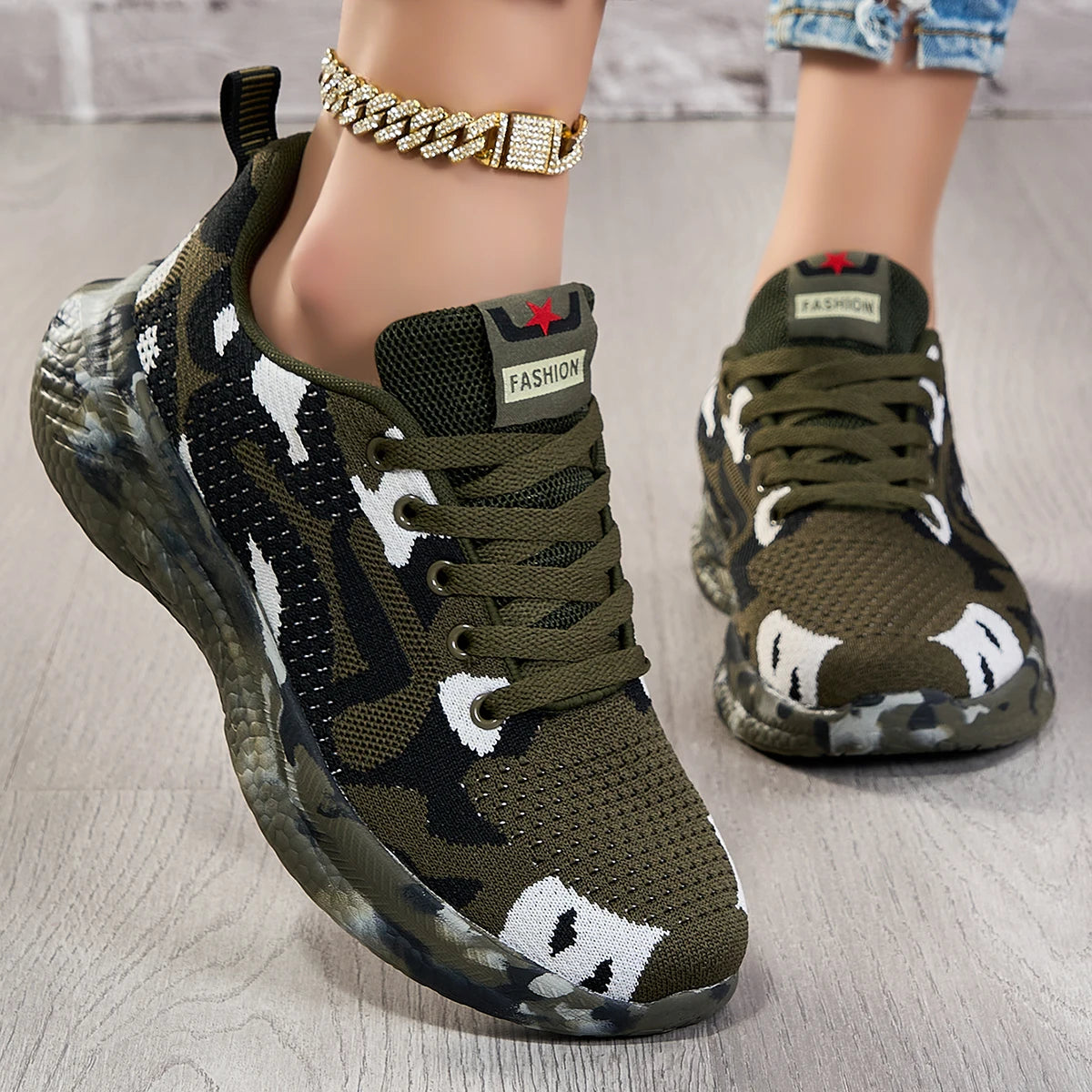 2025 Summer Men's and Women's New Mesh Breathable Shoes
